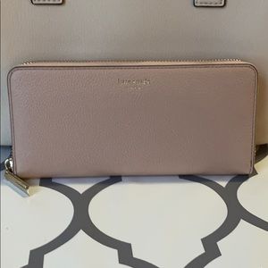 Margaux Leather Continental Wallet In Pale Vellum